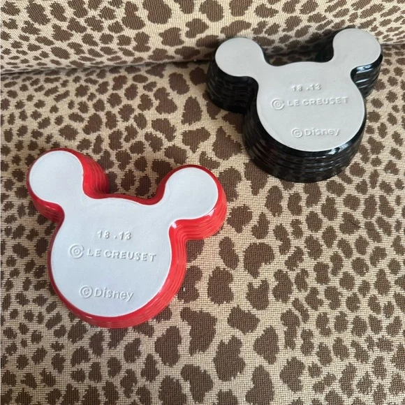 Le Creuset Mickey Mouse Ramekin Set (2) - Picture 4 of 6